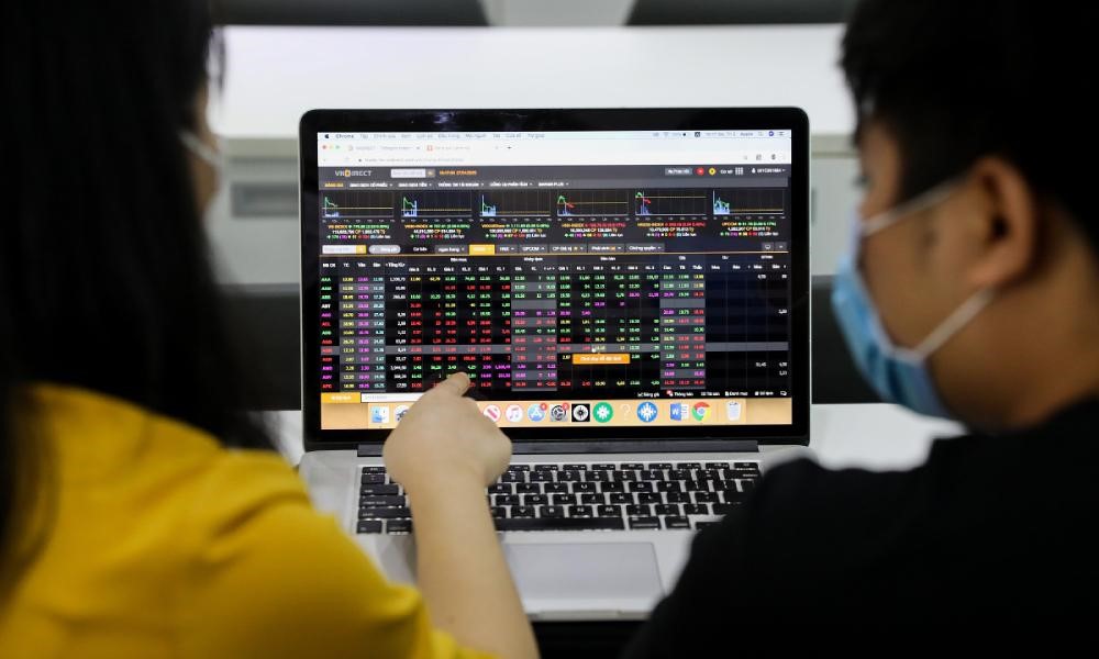 Bước đầu tiên trong hướng dẫn chơi Forex là gì đó là lựa chọn sàn chứng khoán uy tín để có những điều kiện giao dịch tốt nhất